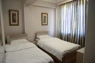 Отель Central Hotel Цхалтубо Стандартный двухместный номер с 2 отдельными кроватями-1